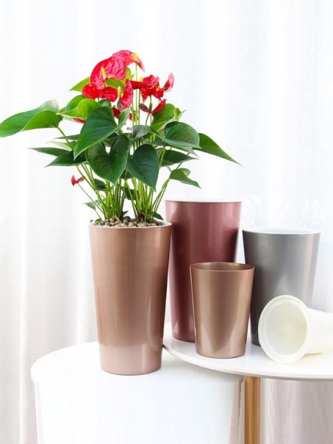 Classy Metallic Round Pot